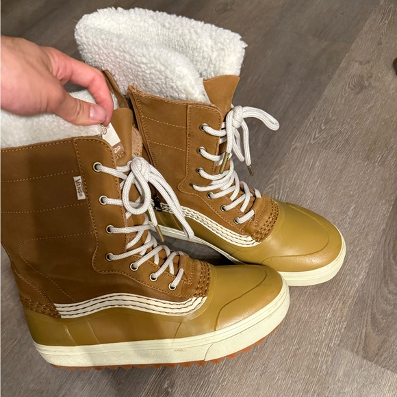 Standard Zip Snow MTE Boots - Picture 4 of 5